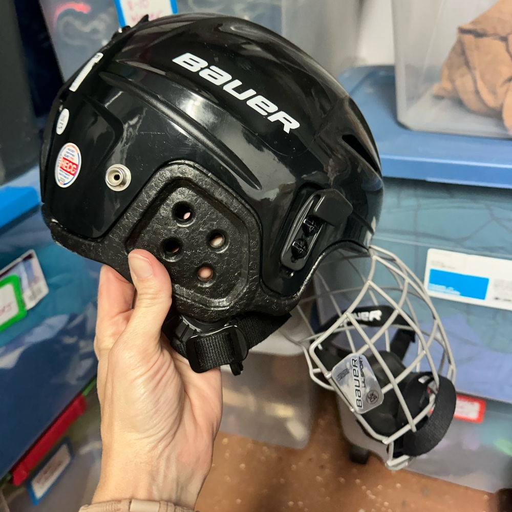 Bauer lil sport hockey helmet size 6-6 3/4 black